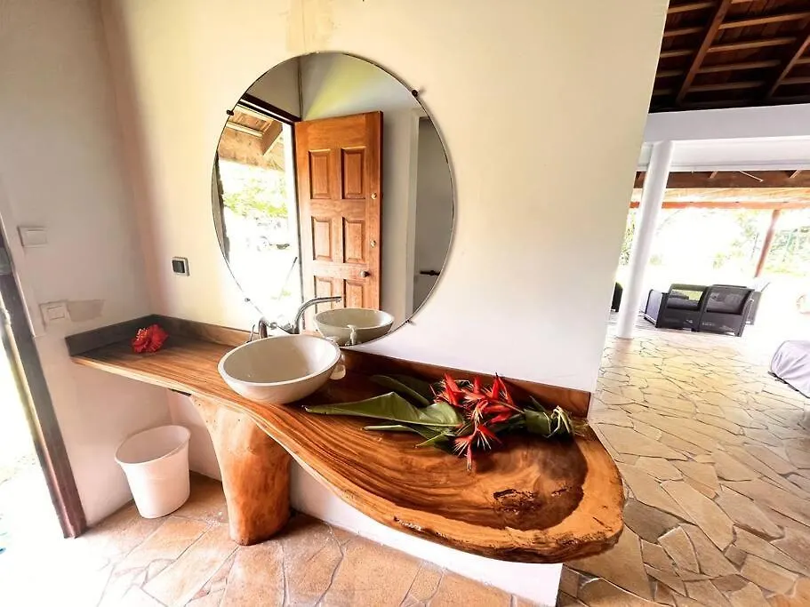 Сasa de vacaciones Raimanu Lodge - Climatisation, Fibre, Acces Plage, Parking Prive Haapiti Polinesia Francesa